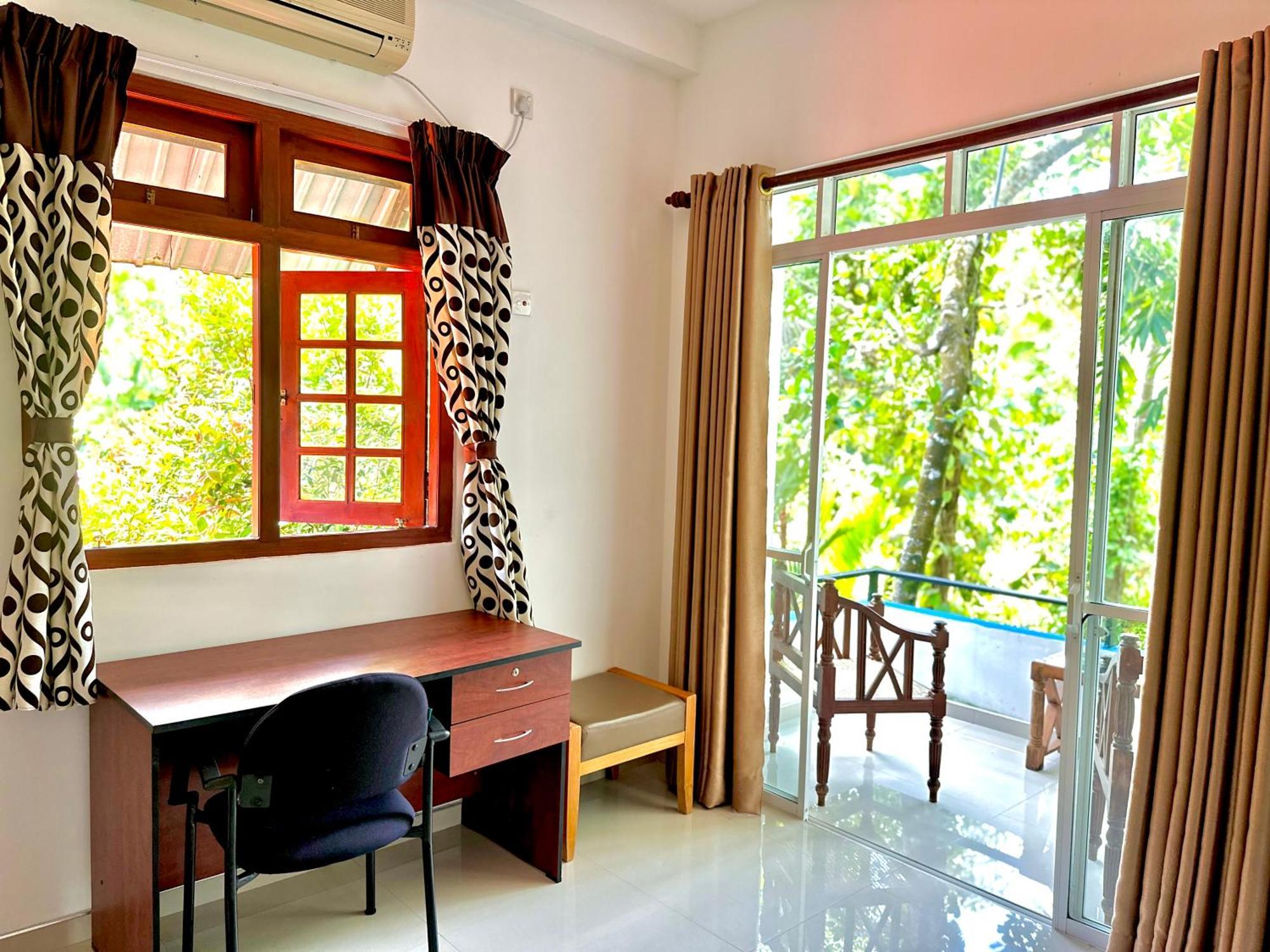 Jungle Fence Bed and Breakfast Bentota Buitenkant foto